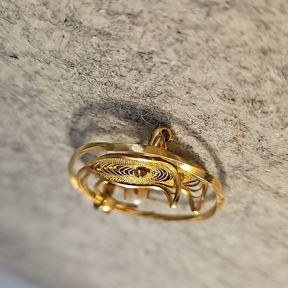 WINARD 12K GF Faux Pearl on Gold Filled 1 3/8"Dia. Brooch - Picture 4 of 6